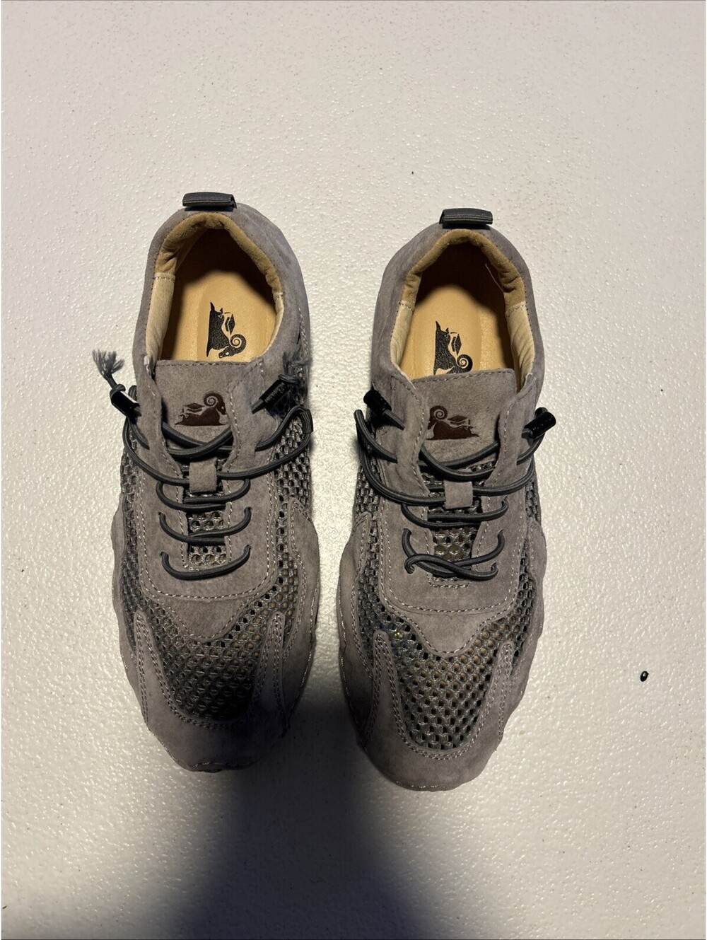 dbeck Men's Gray Mid-Top Sport Shoes Size 9, Good Condition